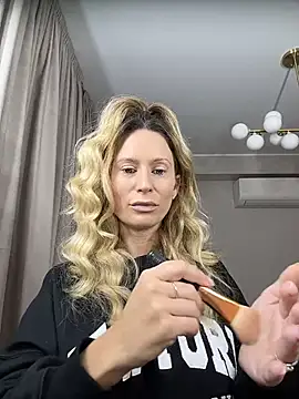 AvaMaddisson online show from 10/24/25, 03:16