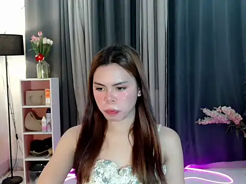 Snapshot of buttycamillex chatting on 05/17/26, 04:29 buttycamillex online show from 05/17/26, 04:29
