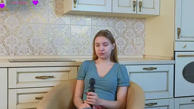 MarindaRuud online show from 12/04/25, 12:04