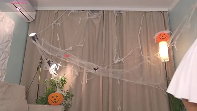 Playful Lia online show from 10/30/25, 02:14