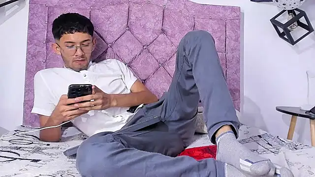Snapshot of ianthompsoncut chatting on 10/19/25, 10:34 ianthompsoncut online show from 10/19/25, 10:34
