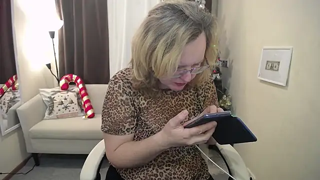 Snapshot of VestaWoody chatting on 11/29/25, 08:14 VestaWoody online show from 11/29/25, 08:14