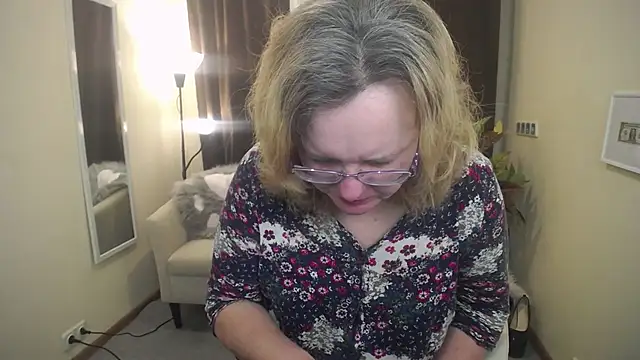 Snapshot of VestaWoody chatting on 11/21/25, 07:07 VestaWoody online show from 11/21/25, 07:07