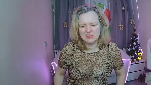 Snapshot of VestaWoody chatting on 12/18/25, 07:24 VestaWoody online show from 12/18/25, 07:24