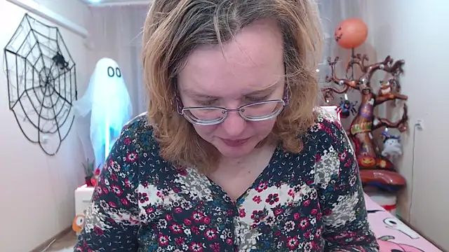 Snapshot of VestaWoody chatting on 11/03/25, 07:13 VestaWoody online show from 11/03/25, 07:13