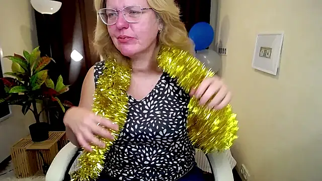 Snapshot of VestaWoody chatting on 10/06/25, 06:03 VestaWoody online show from 10/06/25, 06:03