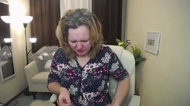 Snapshot of VestaWoody chatting on 11/17/25, 07:01 VestaWoody online show from 11/17/25, 07:01