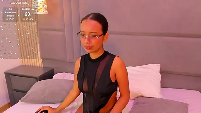 Snapshot of AliceJackkson chatting on 10/18/25, 11:45 AliceJackkson online show from 10/18/25, 11:45