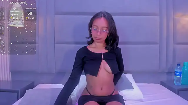 Snapshot of AliceJackkson chatting on 10/16/25, 11:40 AliceJackkson online show from 10/16/25, 11:40