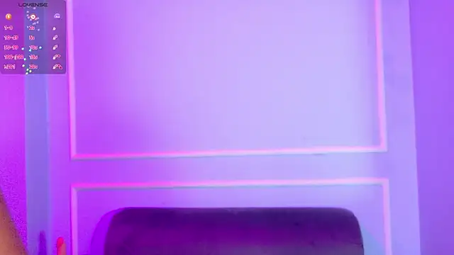 Snapshot of AliceJackkson chatting on 12/15/25, 12:11 AliceJackkson online show from 12/15/25, 12:11