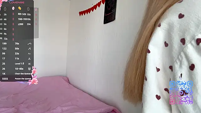 Snapshot of GilySuper chatting on 02/14/26, 11:32 GilySuper online show from 02/14/26, 11:32