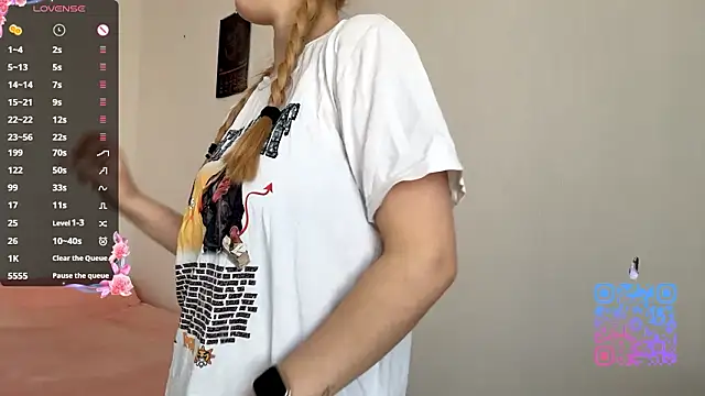 Snapshot of GilySuper chatting on 02/19/26, 11:18 GilySuper online show from 02/19/26, 11:18