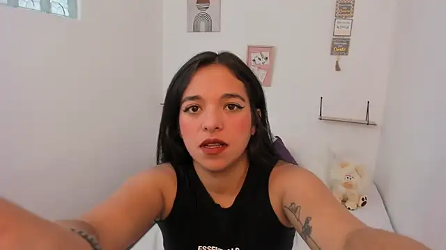 Snapshot of Veronica_gonzales chatting on 10/18/25, 01:35 Veronica gonzales online show from 10/18/25, 01:35