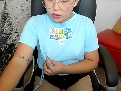 Snapshot of Elinaax_rose chatting on 10/07/25, 11:39 Elinaax rose online show from 10/07/25, 11:39