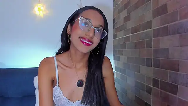 luna valen online show from 12/22/25, 09:26