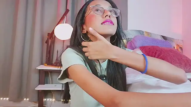 luna valen online show from 11/21/25, 08:19