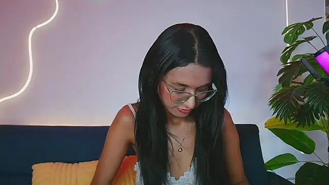 luna valen online show from 05/23/26, 04:00