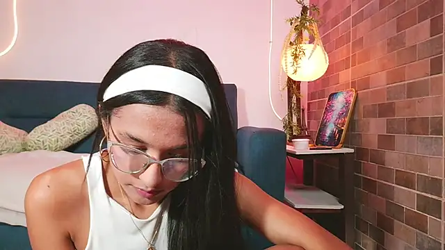 luna valen online show from 04/11/26, 07:45