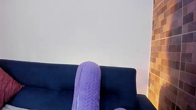 luna valen online show from 11/13/25, 04:49