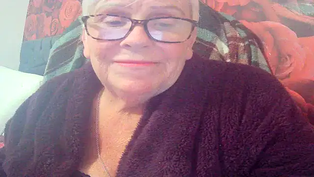 Snapshot of Playful_MILF_Demi chatting on 06/03/26, 08:24 Playful MILF Demi online show from 06/03/26, 08:24