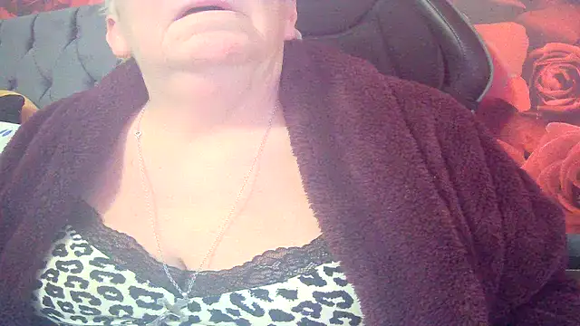 Snapshot of Playful_MILF_Demi chatting on 02/27/26, 11:48 Playful MILF Demi online show from 02/27/26, 11:48