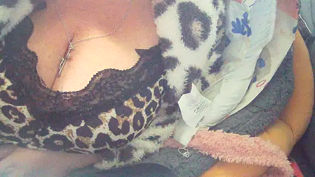 Snapshot of Playful_MILF_Demi chatting on 01/08/26, 08:37 Playful MILF Demi online show from 01/08/26, 08:37