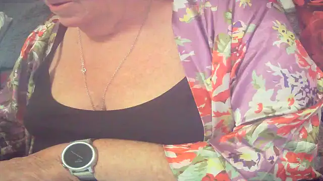Playful MILF Demi online show from 05/08/26, 09:24