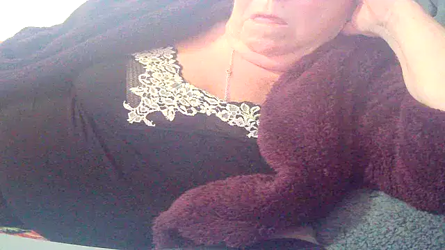 Playful MILF Demi online show from 04/09/26, 10:10