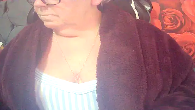 Snapshot of Playful_MILF_Demi chatting on 03/03/26, 06:37 Playful MILF Demi online show from 03/03/26, 06:37