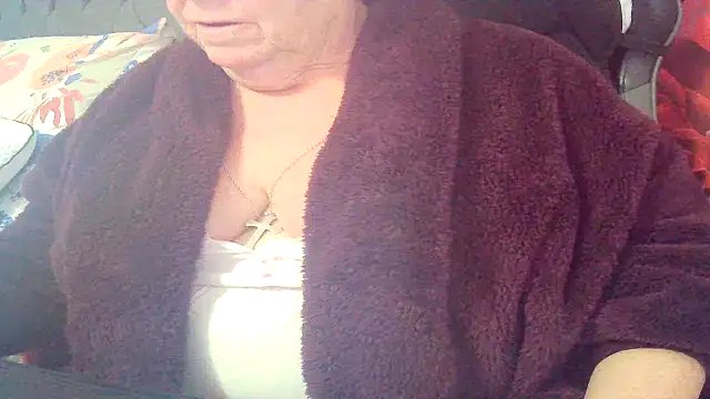 Playful MILF Demi online show from 03/24/26, 10:43