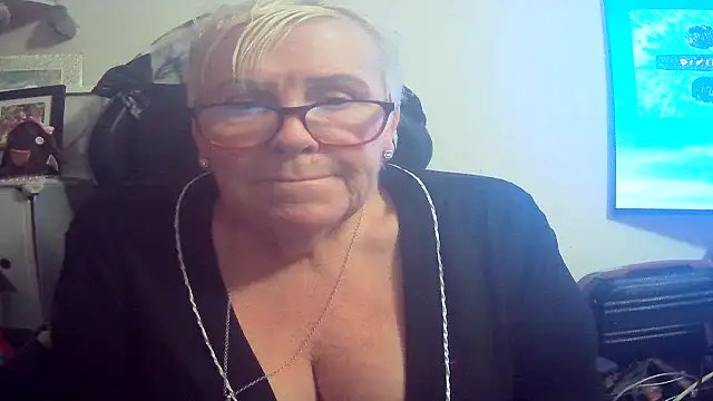 Playful MILF Demi online show from 04/11/26, 04:21