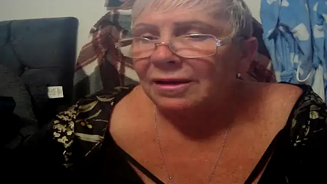 Snapshot of Playful_MILF_Demi chatting on 06/25/26, 07:19 Playful MILF Demi online show from 06/25/26, 07:19
