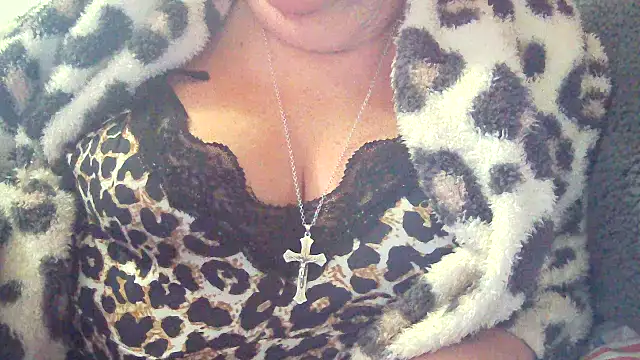 Snapshot of Playful_MILF_Demi chatting on 02/13/26, 11:05 Playful MILF Demi online show from 02/13/26, 11:05