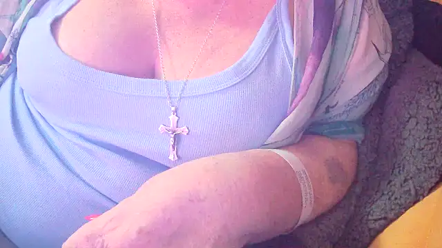 Snapshot of Playful_MILF_Demi chatting on 02/05/26, 09:54 Playful MILF Demi online show from 02/05/26, 09:54