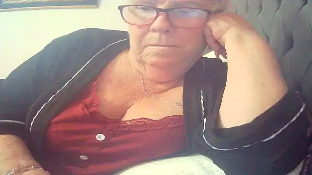 Playful MILF Demi online show from 04/15/26, 09:59