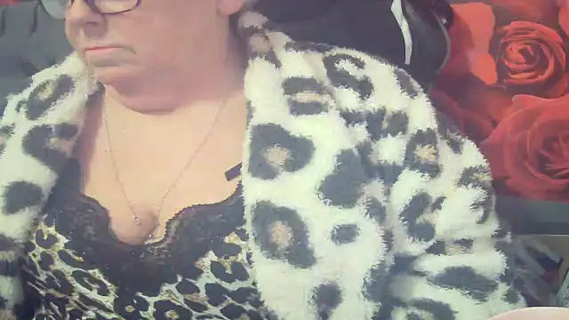 Playful MILF Demi online show from 03/11/26, 10:15
