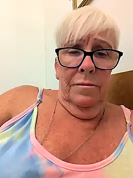 Snapshot of Playful_MILF_Demi chatting on 07/03/26, 11:11 Playful MILF Demi online show from 07/03/26, 11:11