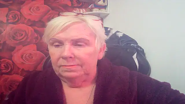 Playful MILF Demi online show from 04/15/26, 07:58