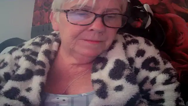 Playful MILF Demi online show from 04/30/26, 09:30