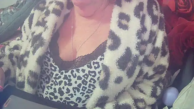 Playful MILF Demi online show from 04/05/26, 09:10