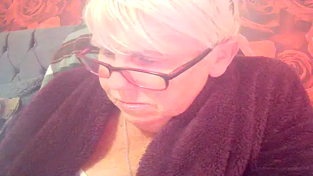 Snapshot of Playful_MILF_Demi chatting on 06/17/26, 09:36 Playful MILF Demi online show from 06/17/26, 09:36