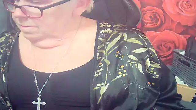 Snapshot of Playful_MILF_Demi chatting on 03/01/26, 07:47 Playful MILF Demi online show from 03/01/26, 07:47