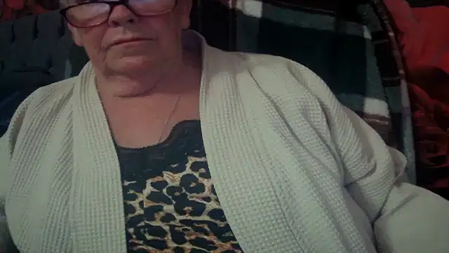 Snapshot of Playful_MILF_Demi chatting on 06/16/26, 09:26 Playful MILF Demi online show from 06/16/26, 09:26