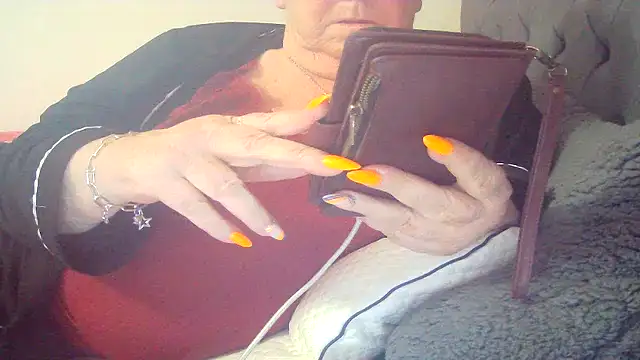 Playful MILF Demi online show from 04/19/26, 11:00
