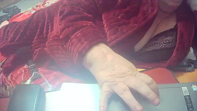 Playful MILF Demi online show from 10/28/25, 02:12