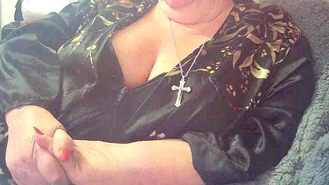 Snapshot of Playful_MILF_Demi chatting on 02/07/26, 10:29 Playful MILF Demi online show from 02/07/26, 10:29