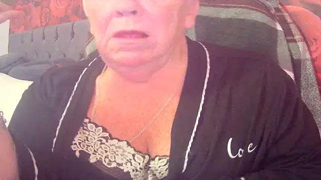 Snapshot of Playful_MILF_Demi chatting on 06/10/26, 09:43 Playful MILF Demi online show from 06/10/26, 09:43