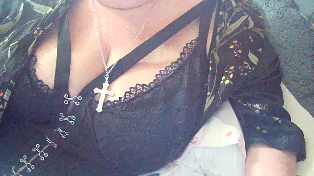 Snapshot of Playful_MILF_Demi chatting on 01/09/26, 08:27 Playful MILF Demi online show from 01/09/26, 08:27