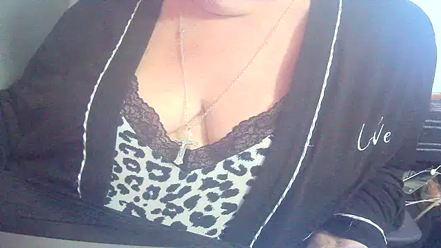 Playful MILF Demi online show from 04/10/26, 02:35
