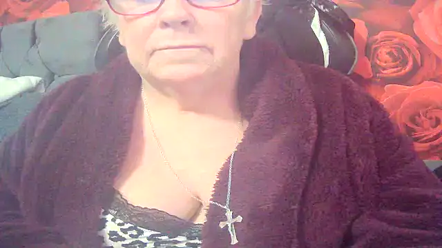 Playful MILF Demi online show from 03/15/26, 12:01